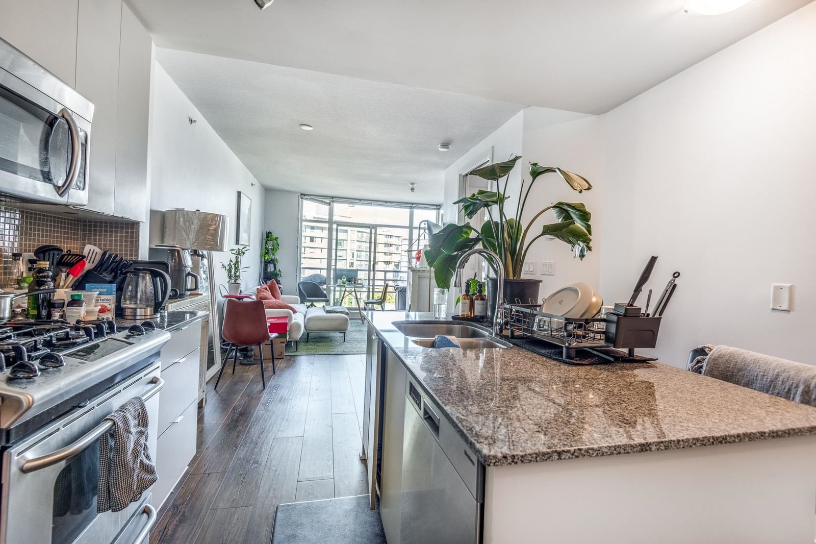 Listing Image 10