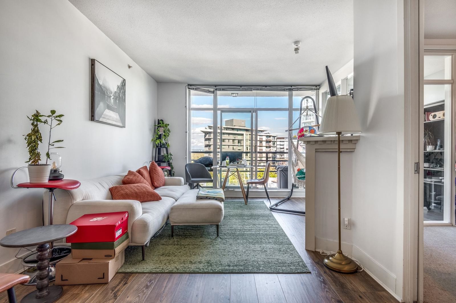 Listing Image 12