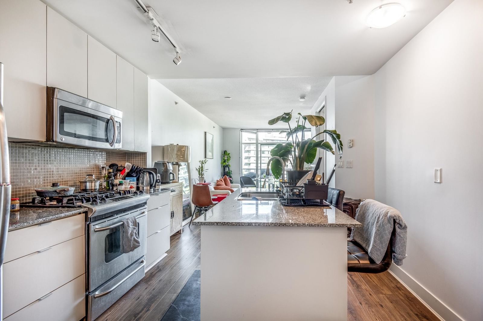 Listing Image 9