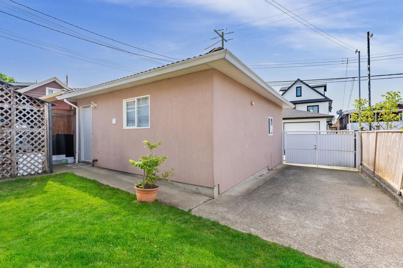 Listing Image 11