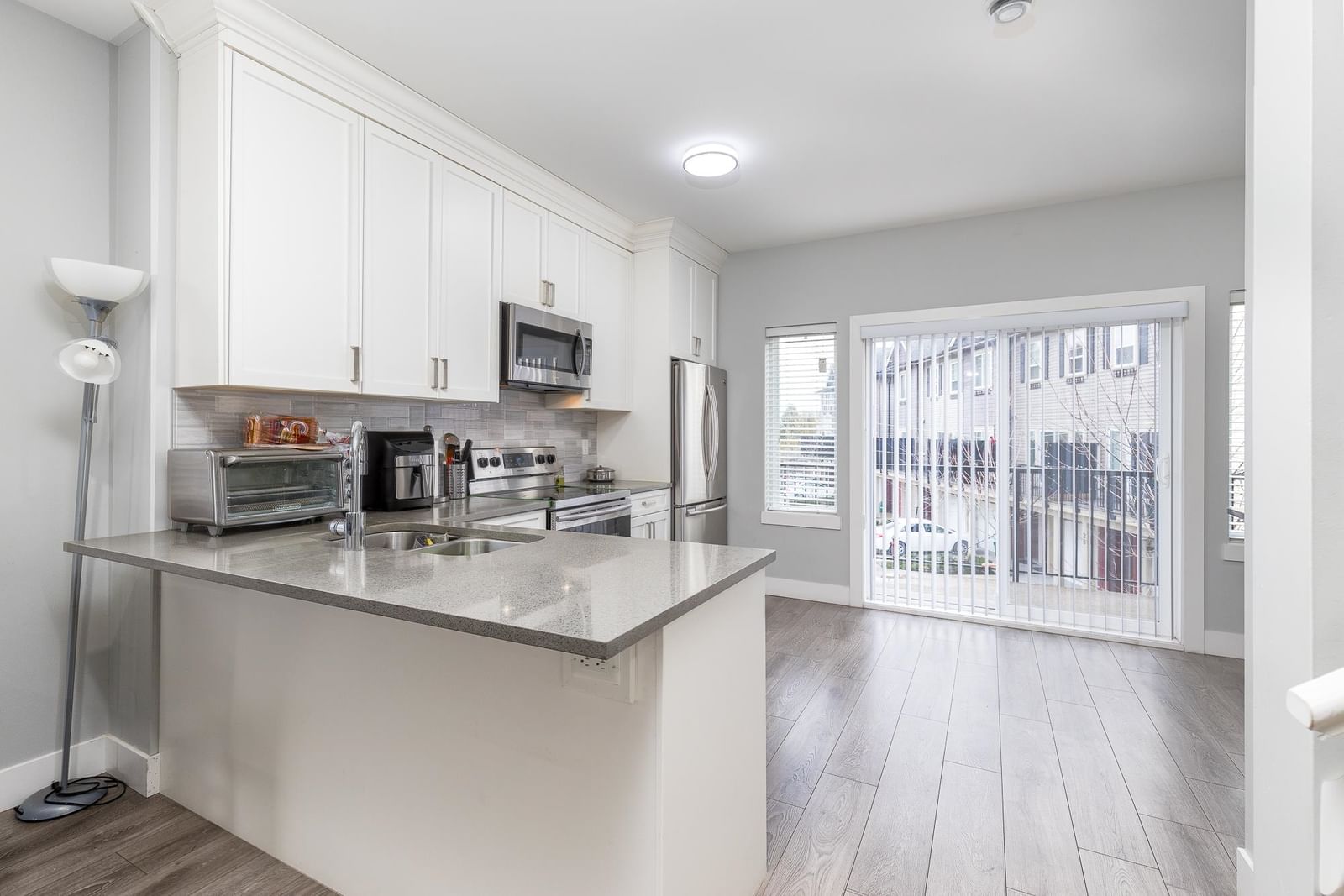 Listing Image 12