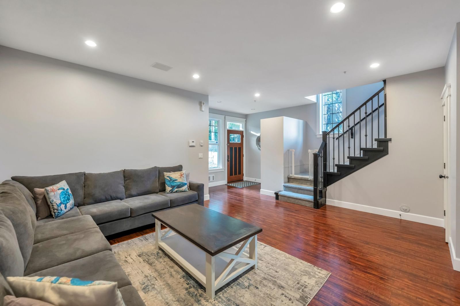 Listing Image 6