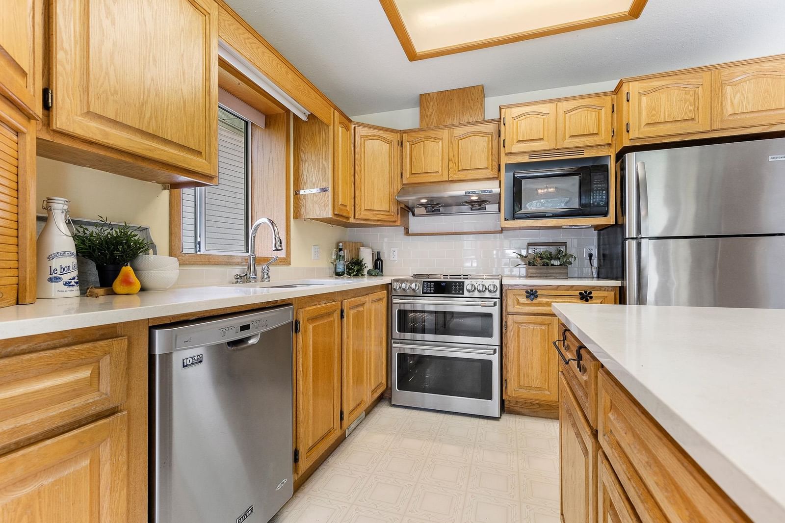 Listing Image 11