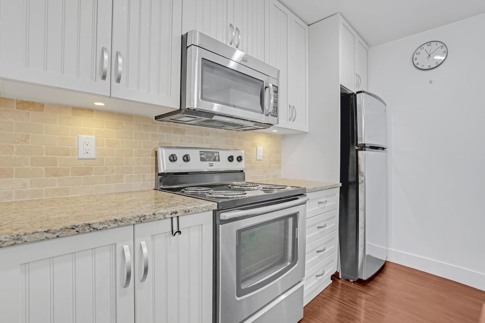 Listing Image 18