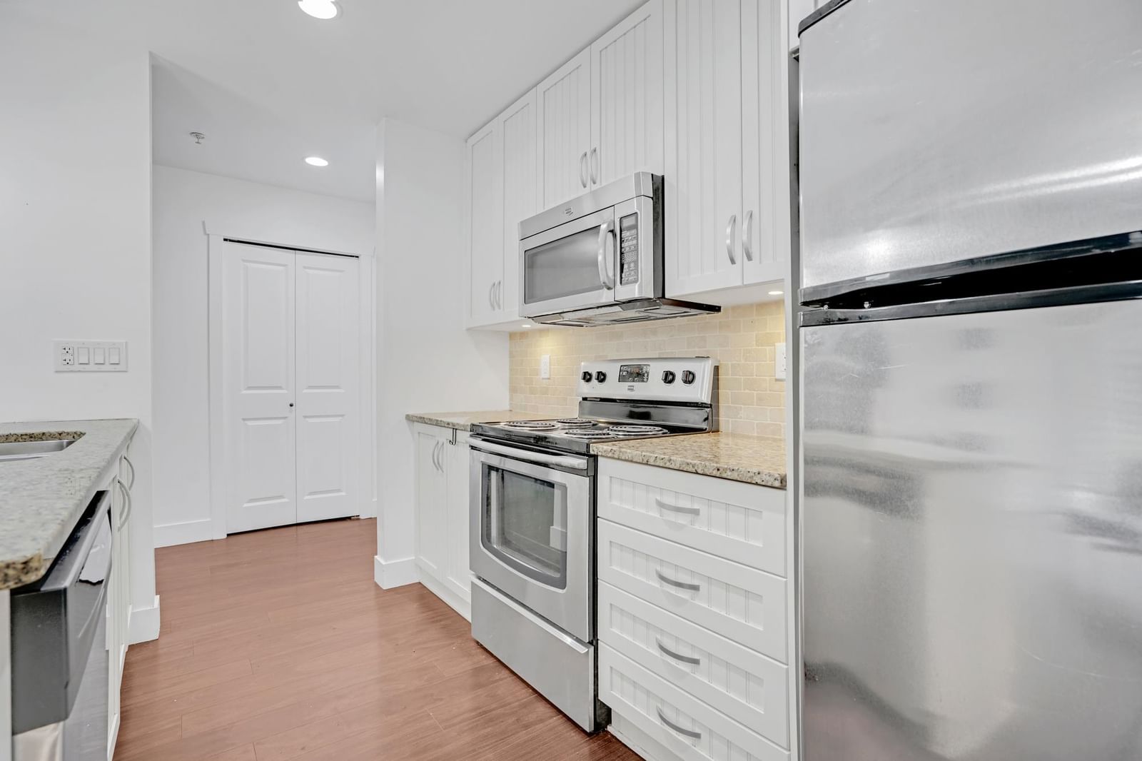 Listing Image 19