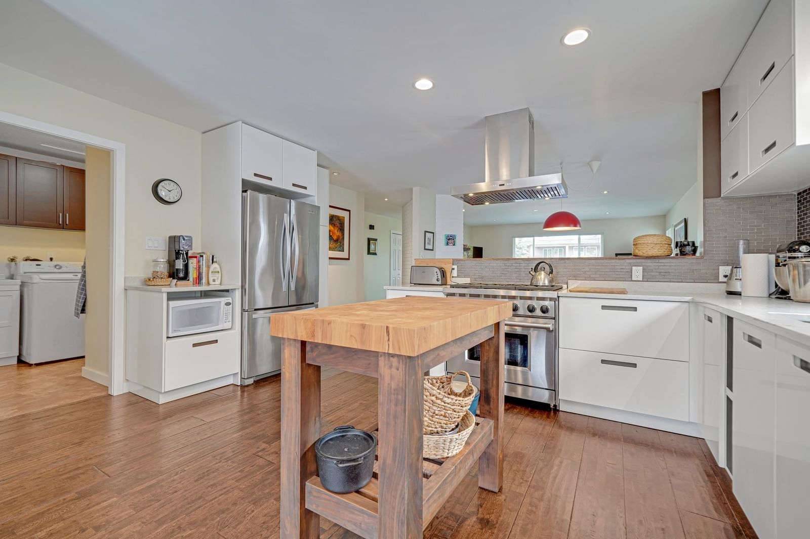 Listing Image 11
