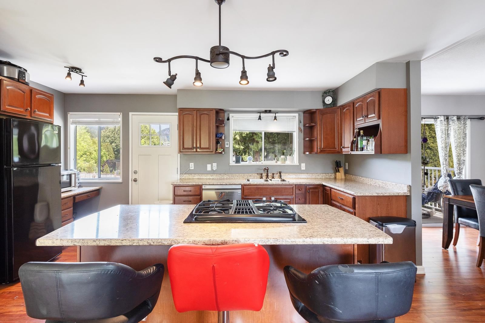 Listing Image 10