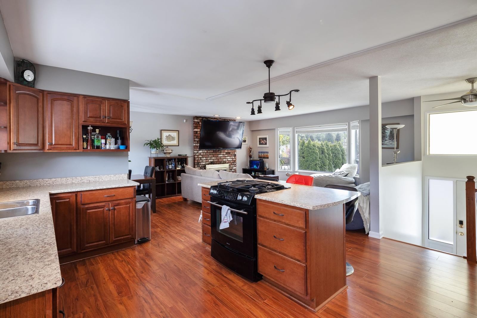 Listing Image 12