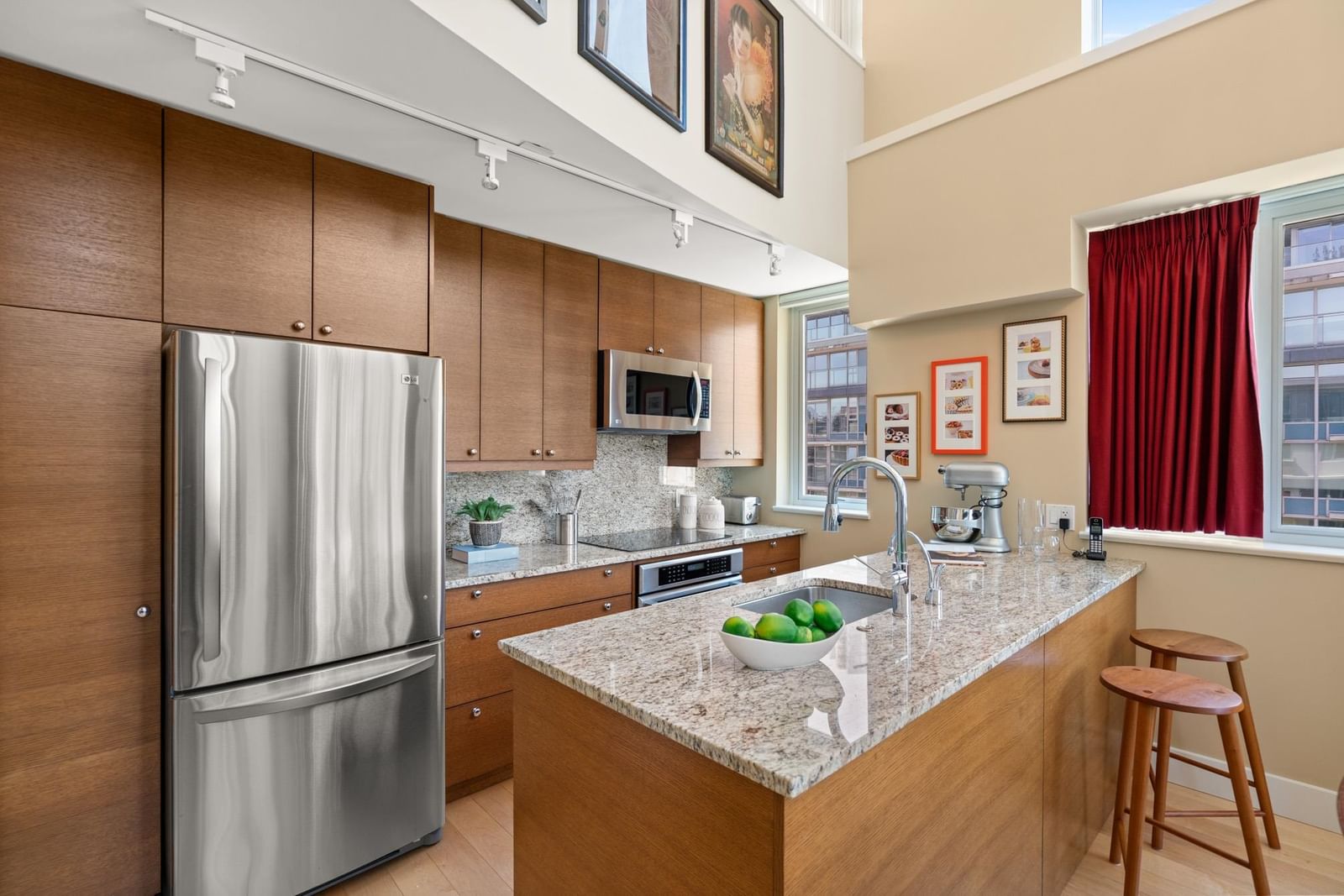 Listing Image 7