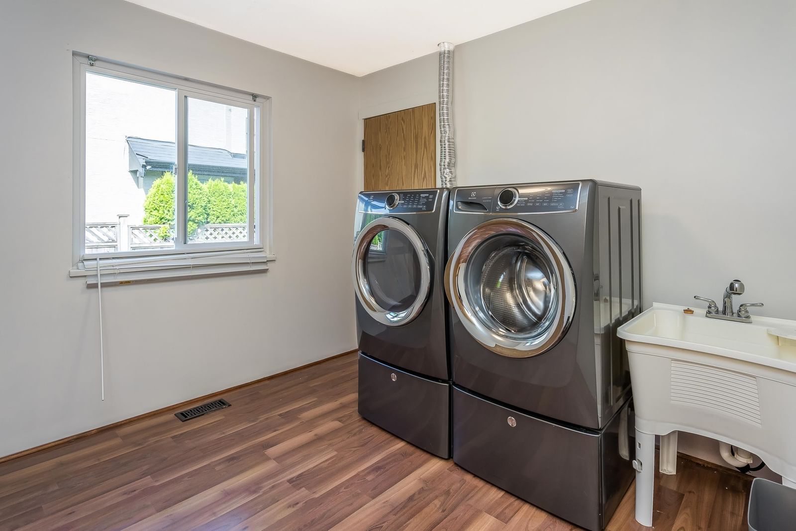 Listing Image 28