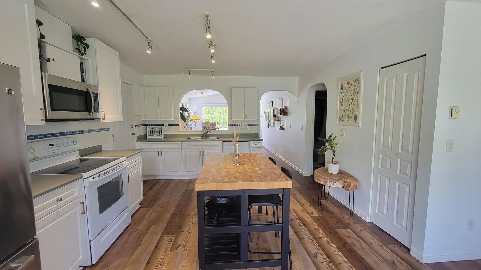 Listing Image 10