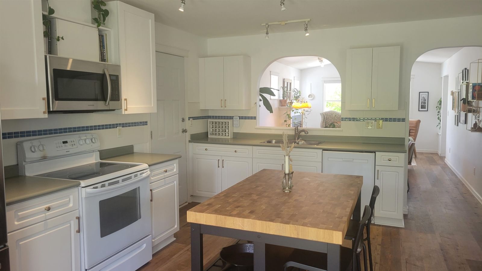 Listing Image 11