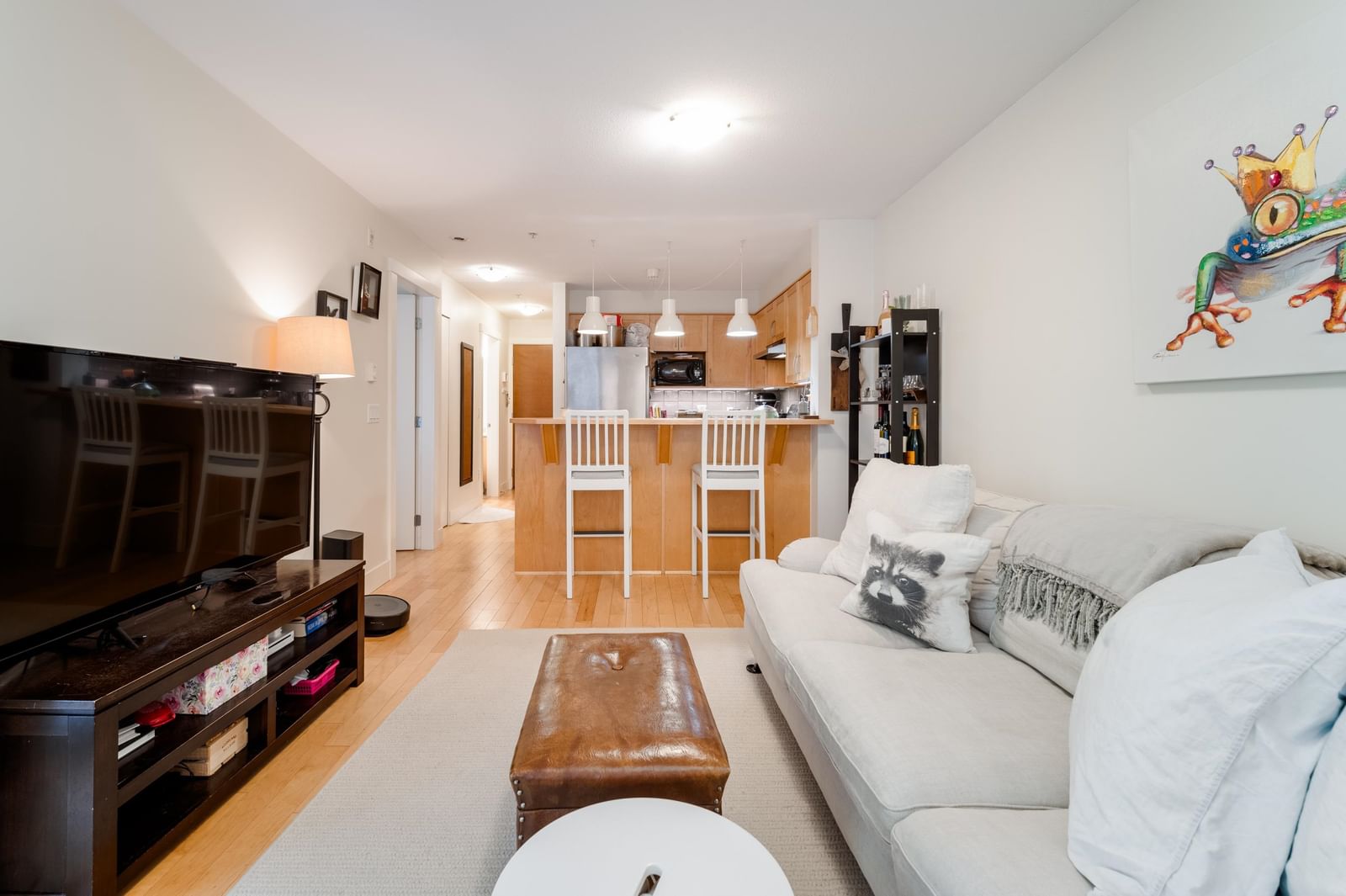 Listing Image 4