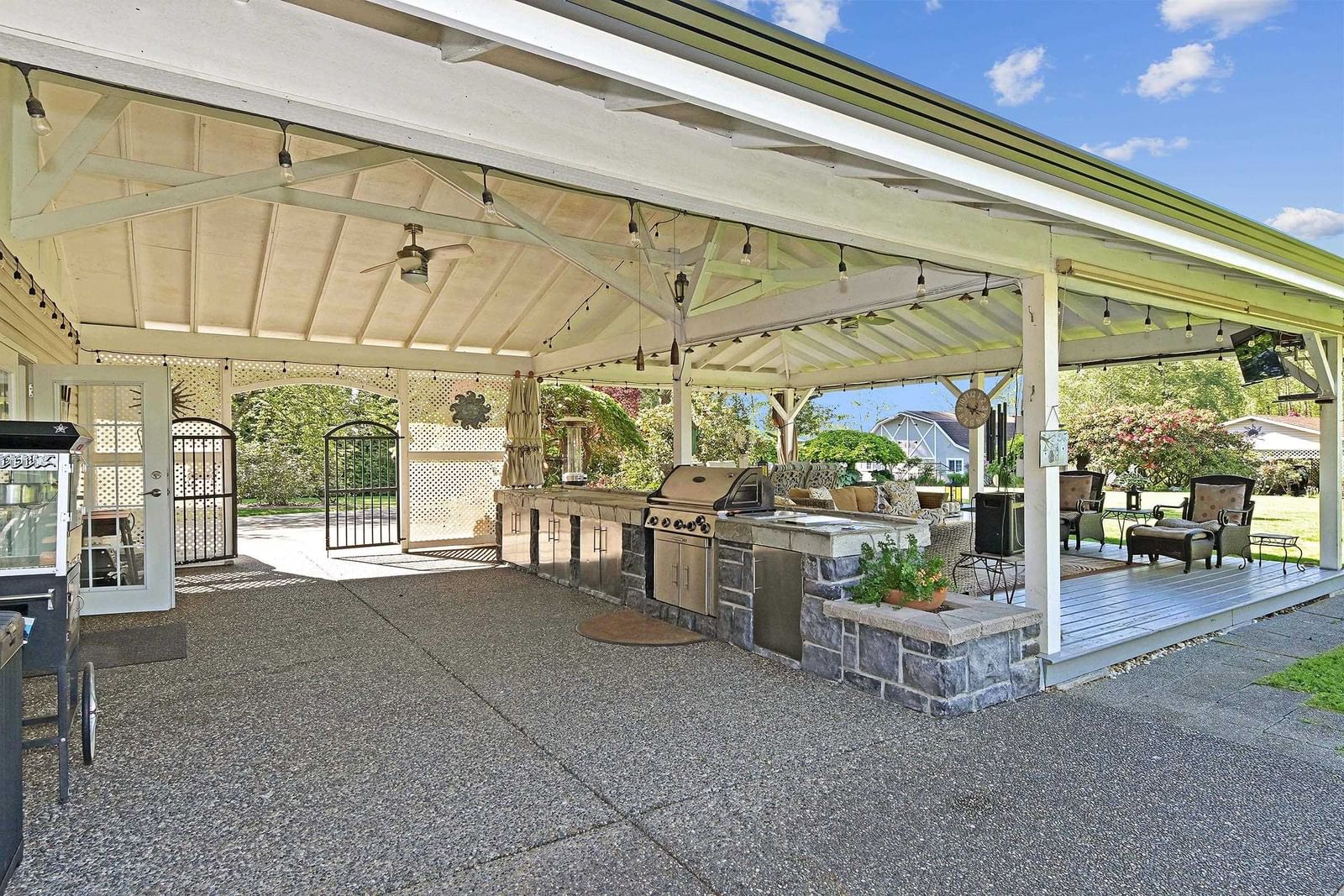 Listing Image 4