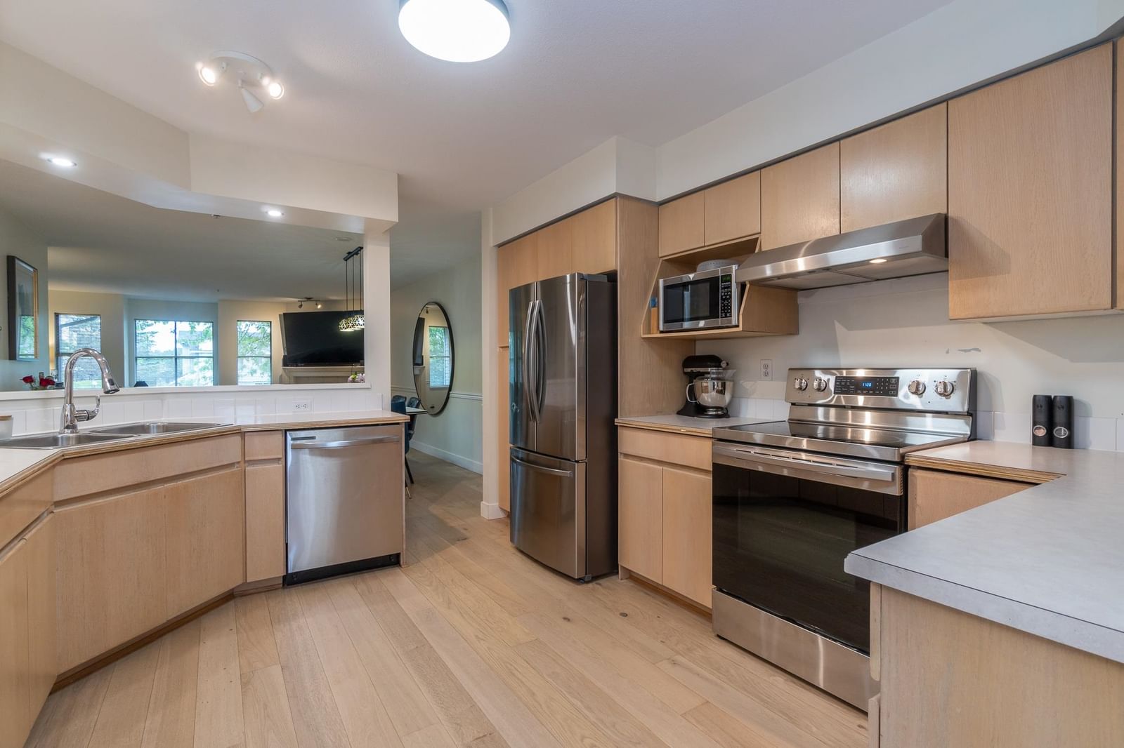 Listing Image 15