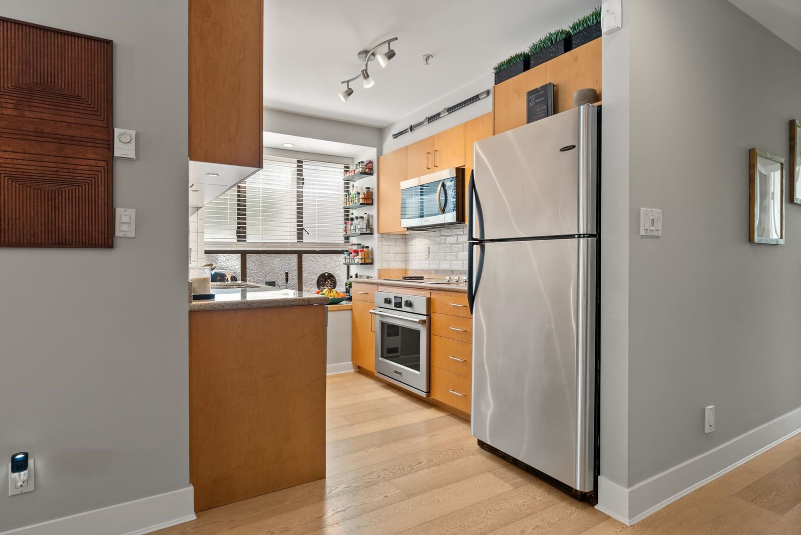 Listing Image 16