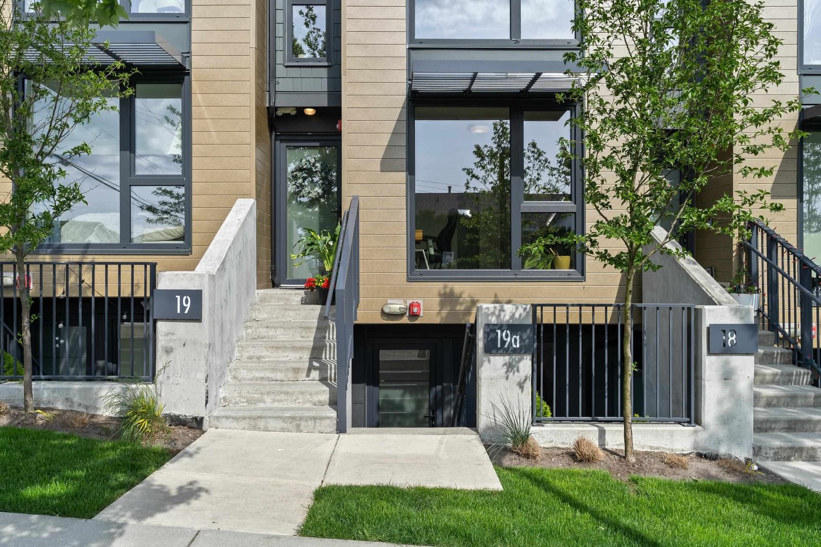 Listing Image 11