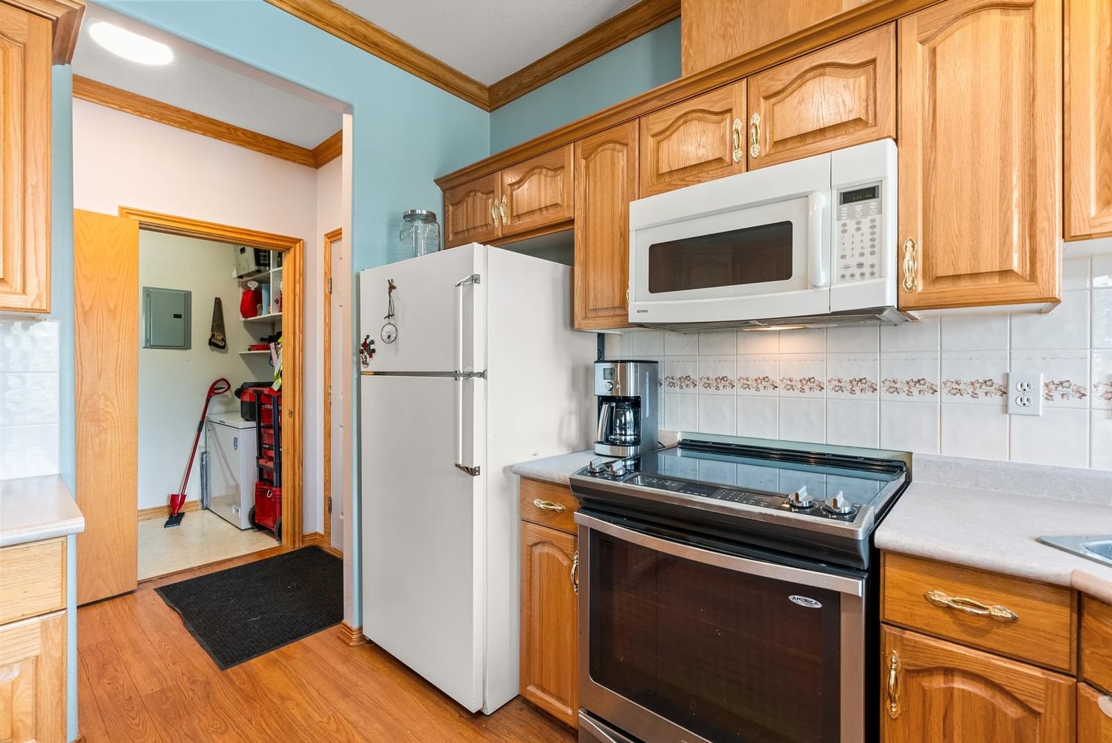 Listing Image 12