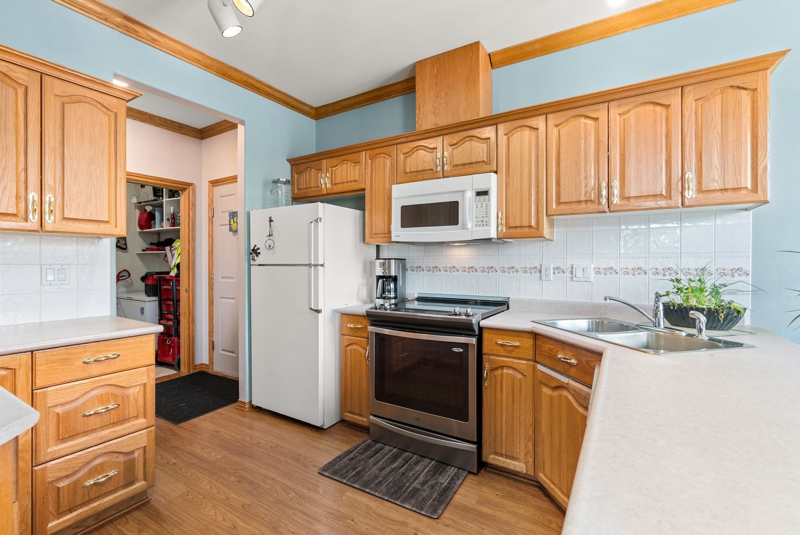 Listing Image 8
