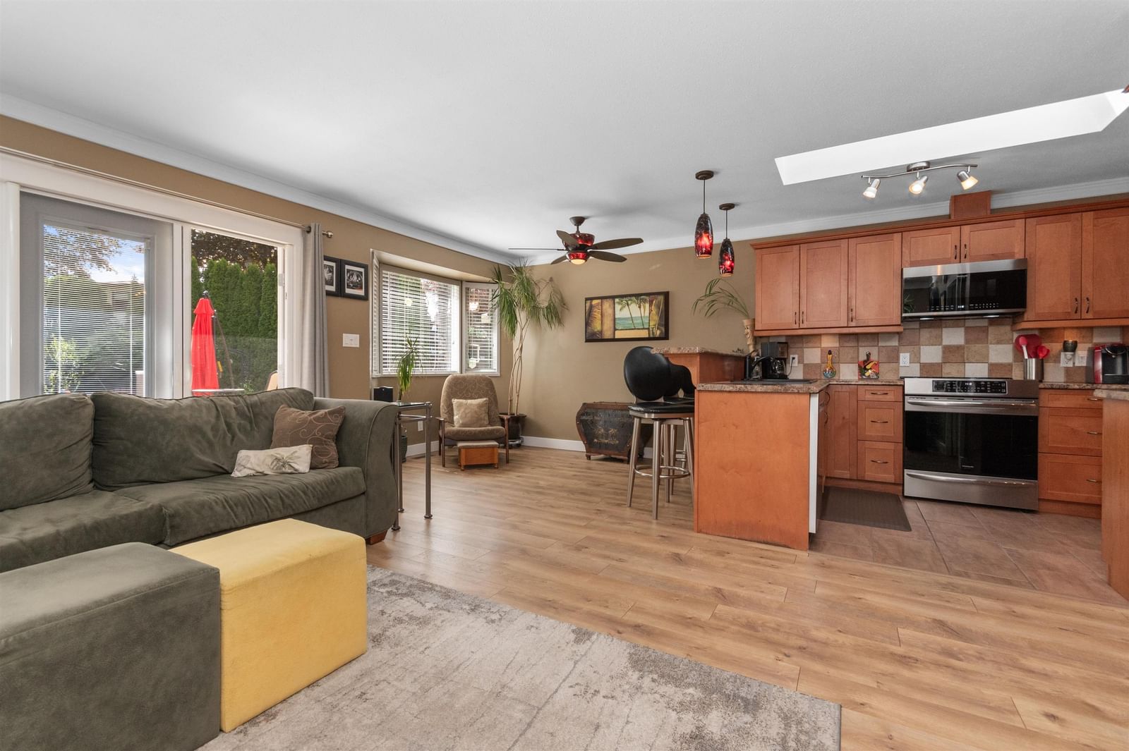 Listing Image 11