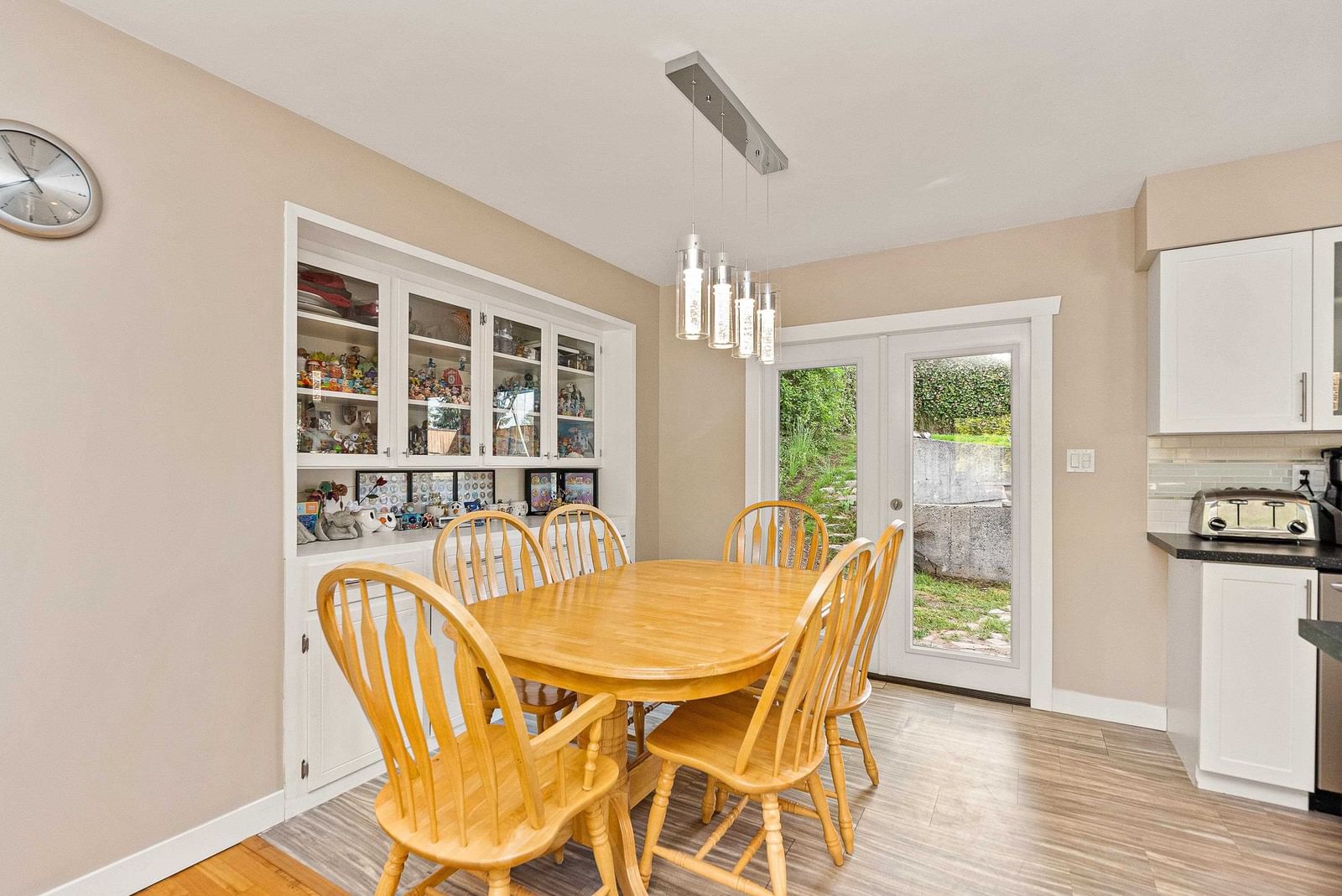Listing Image 8