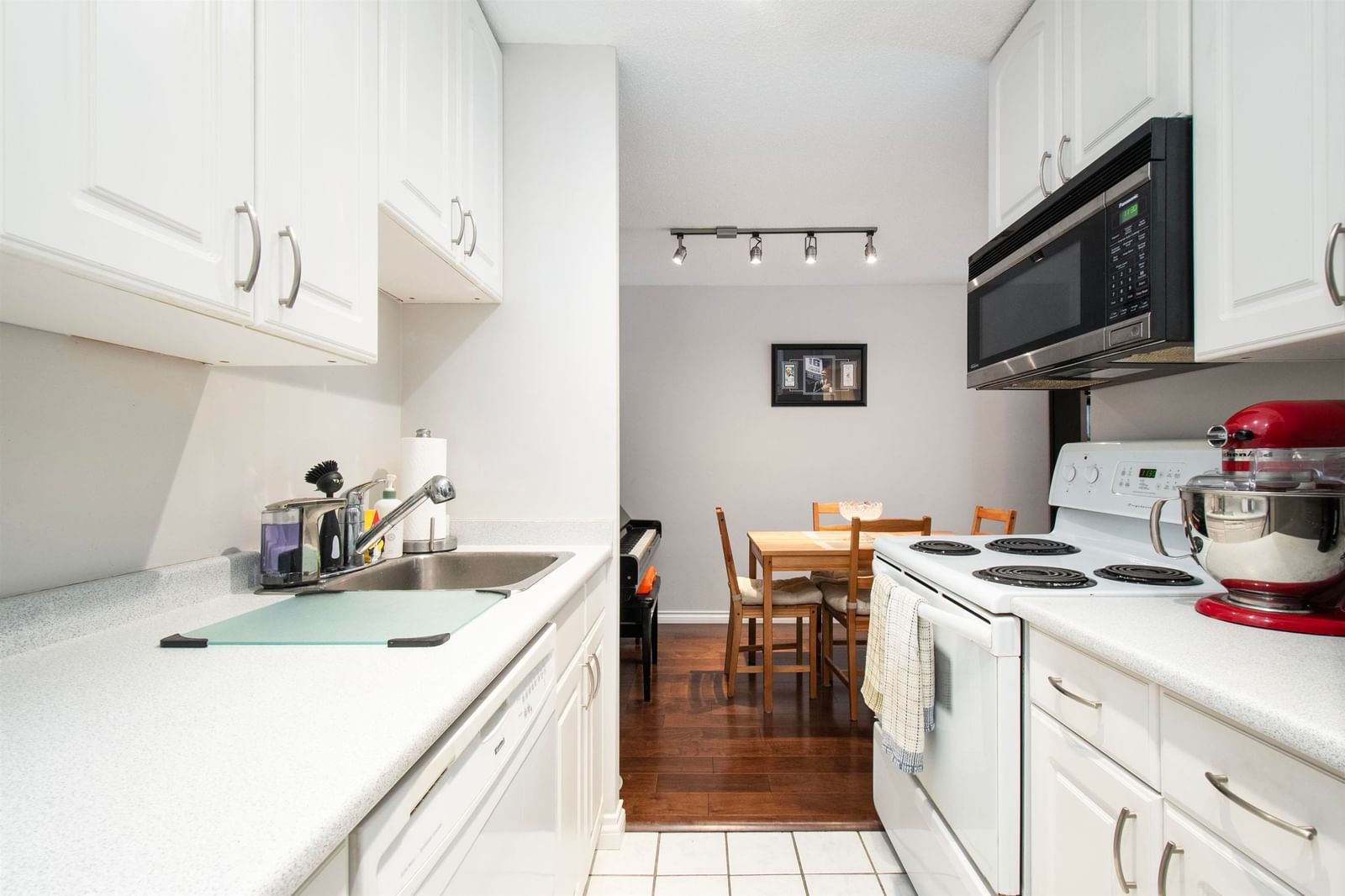 Listing Image 10