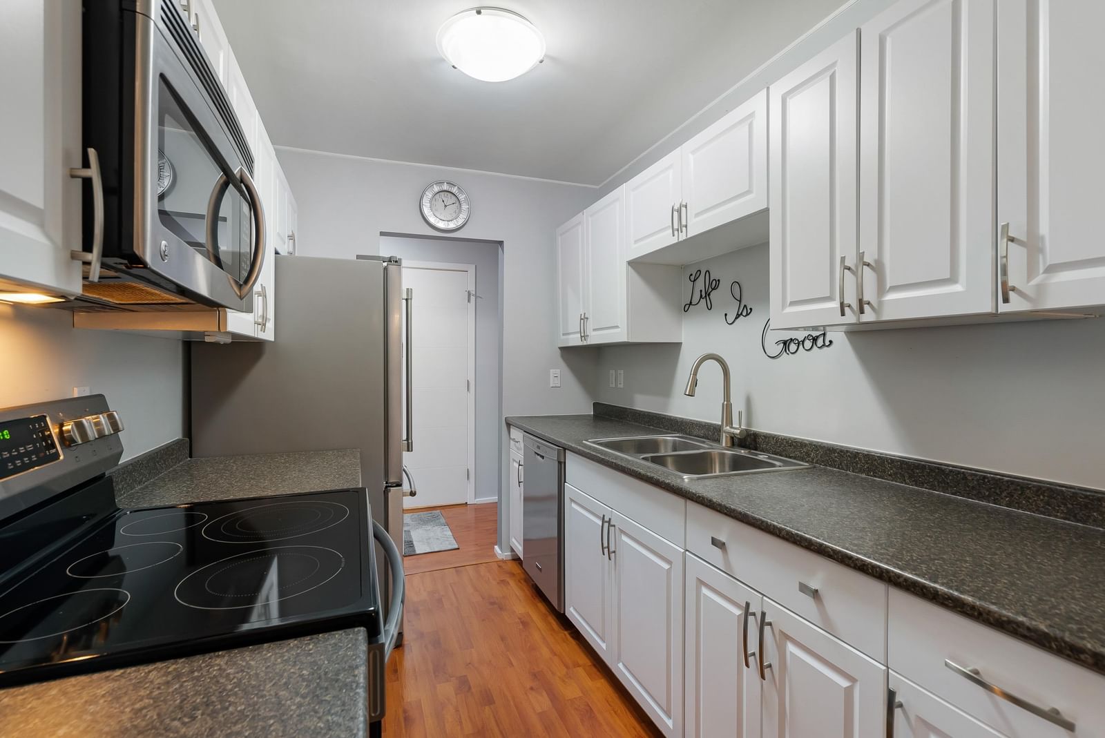 Listing Image 6