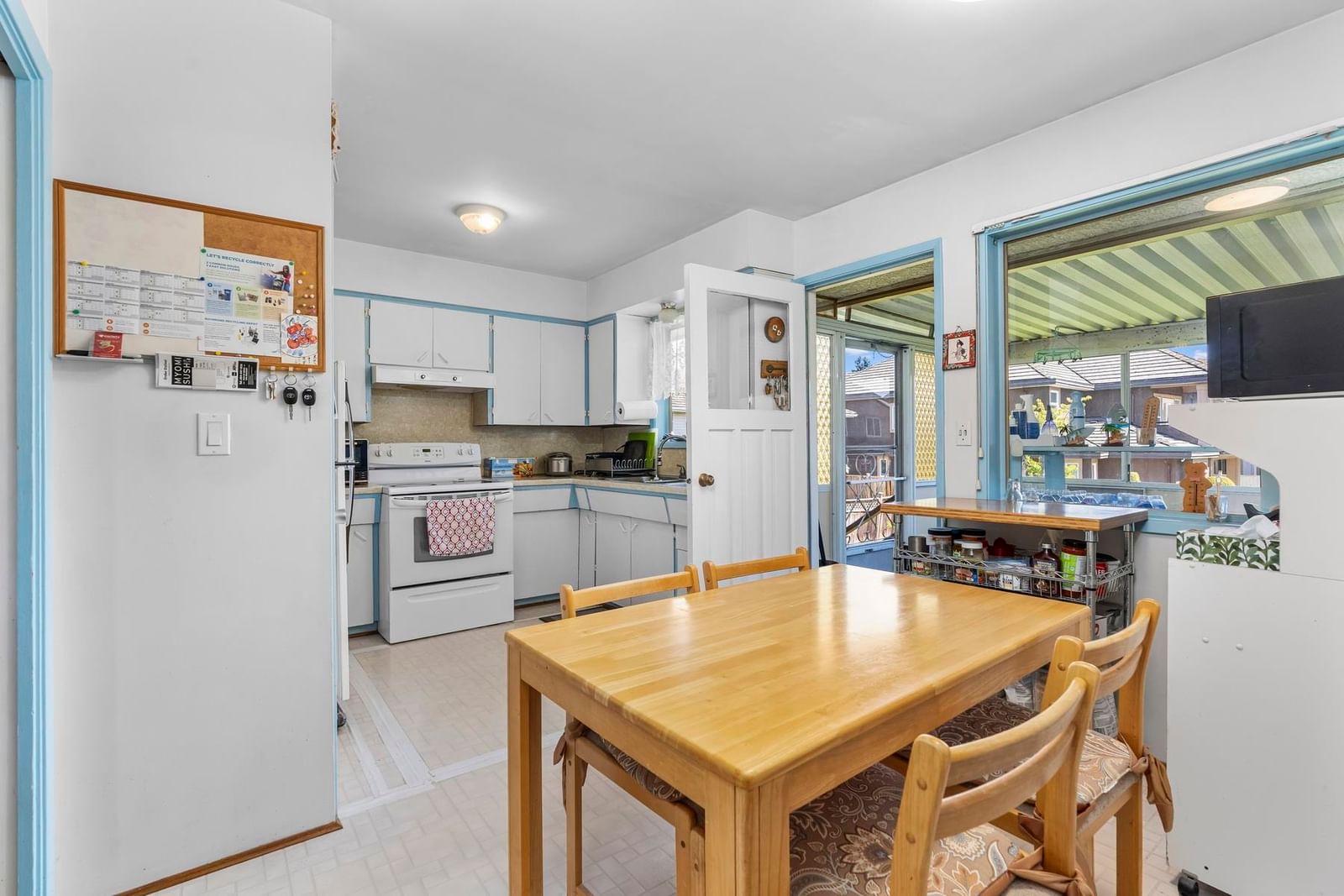 Listing Image 12