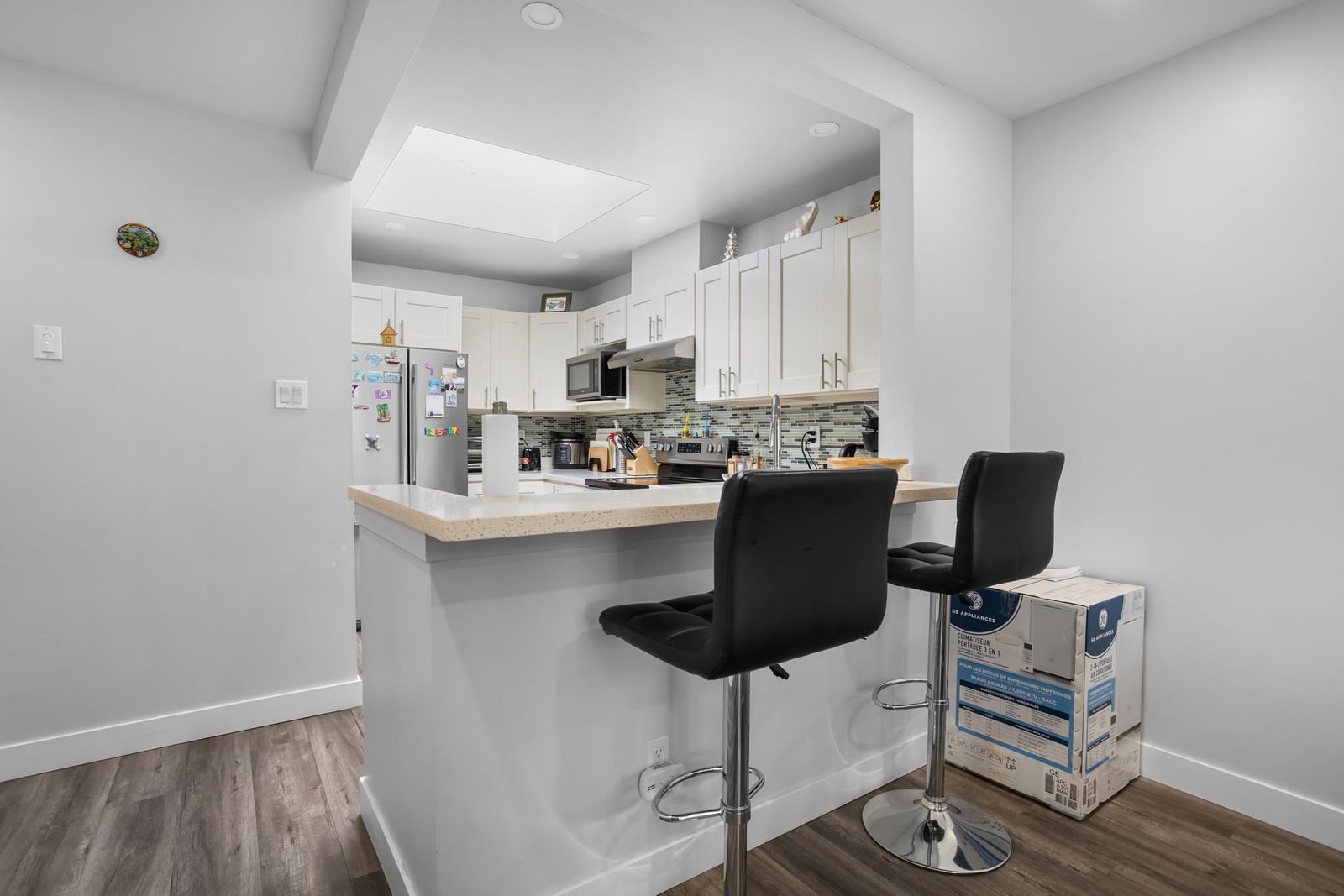 Listing Image 12