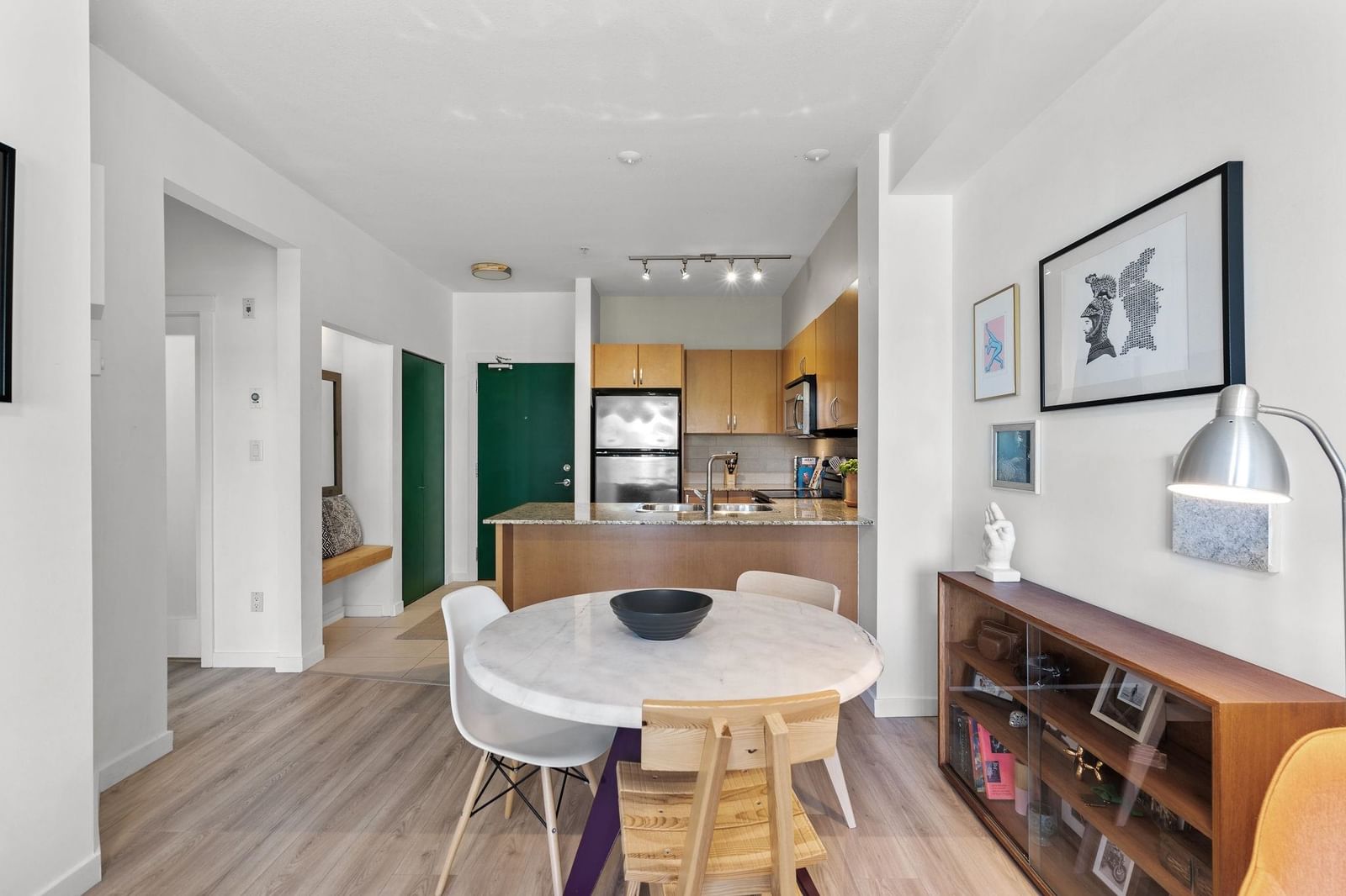 Listing Image 8