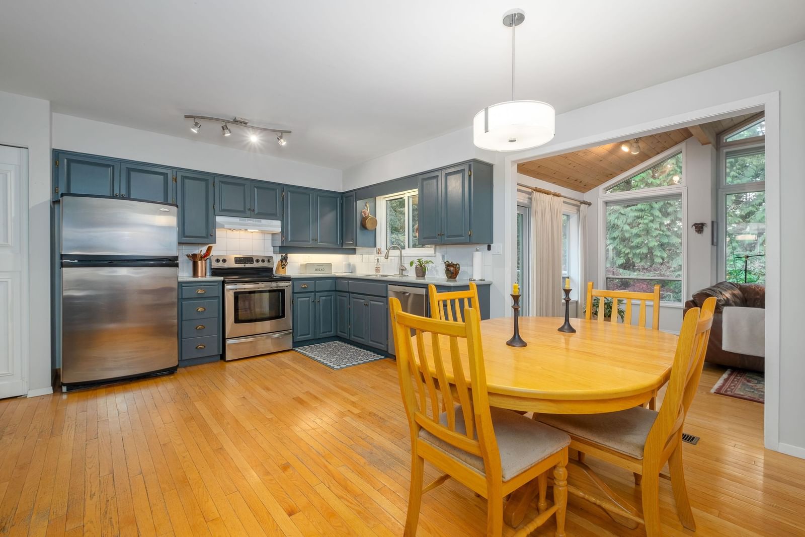 Listing Image 9
