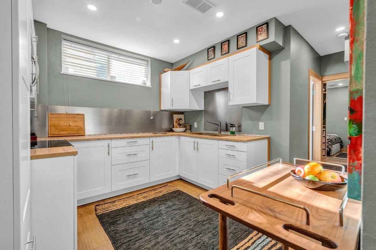 Listing Image 19