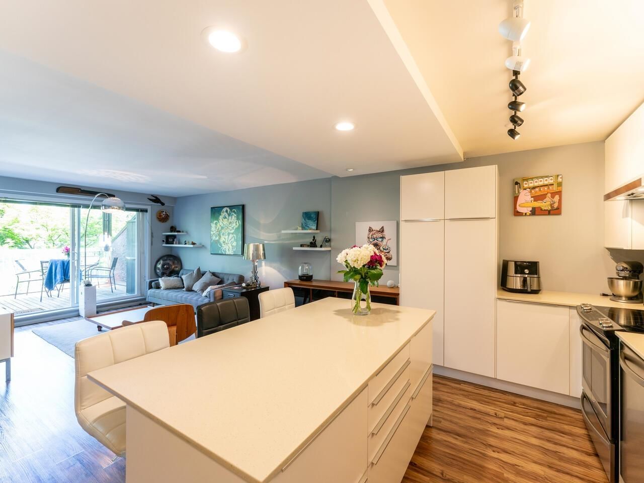 Listing Image 8