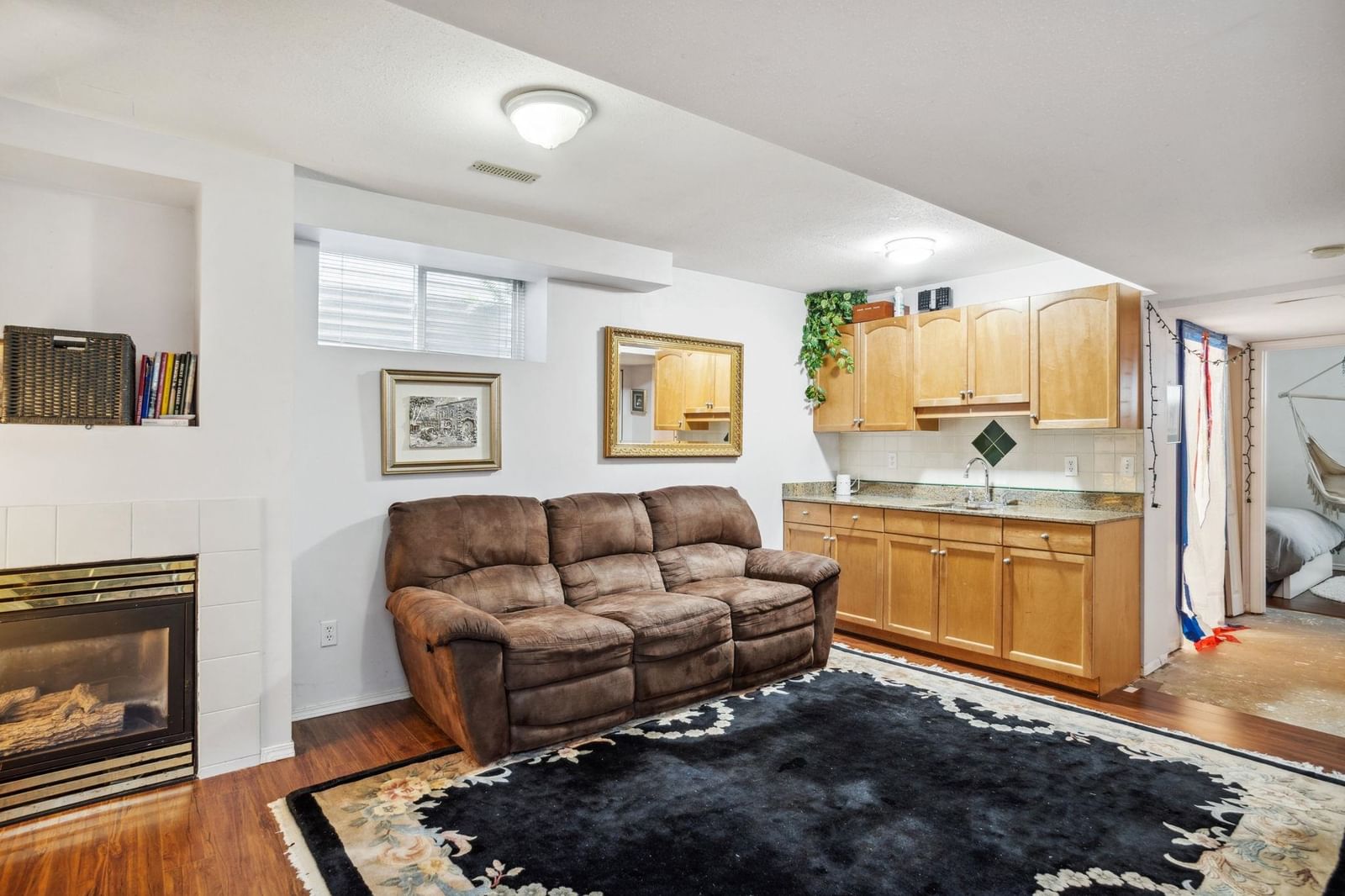 Listing Image 8