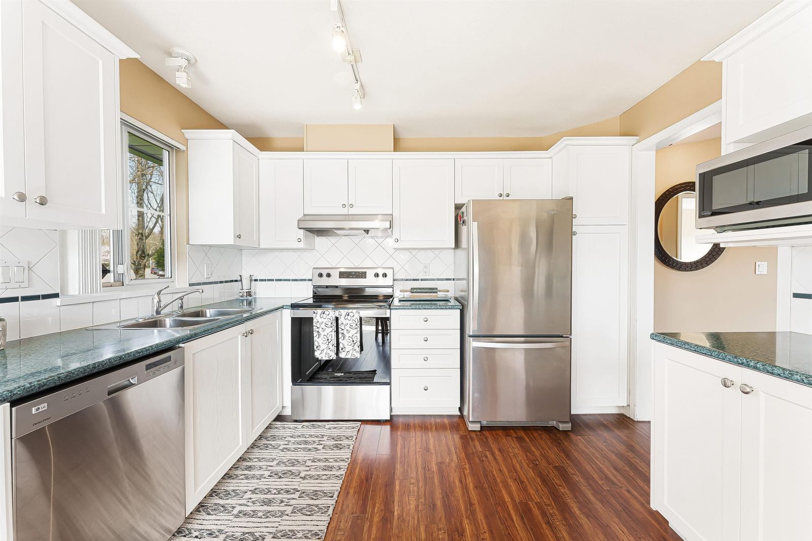 Listing Image 11