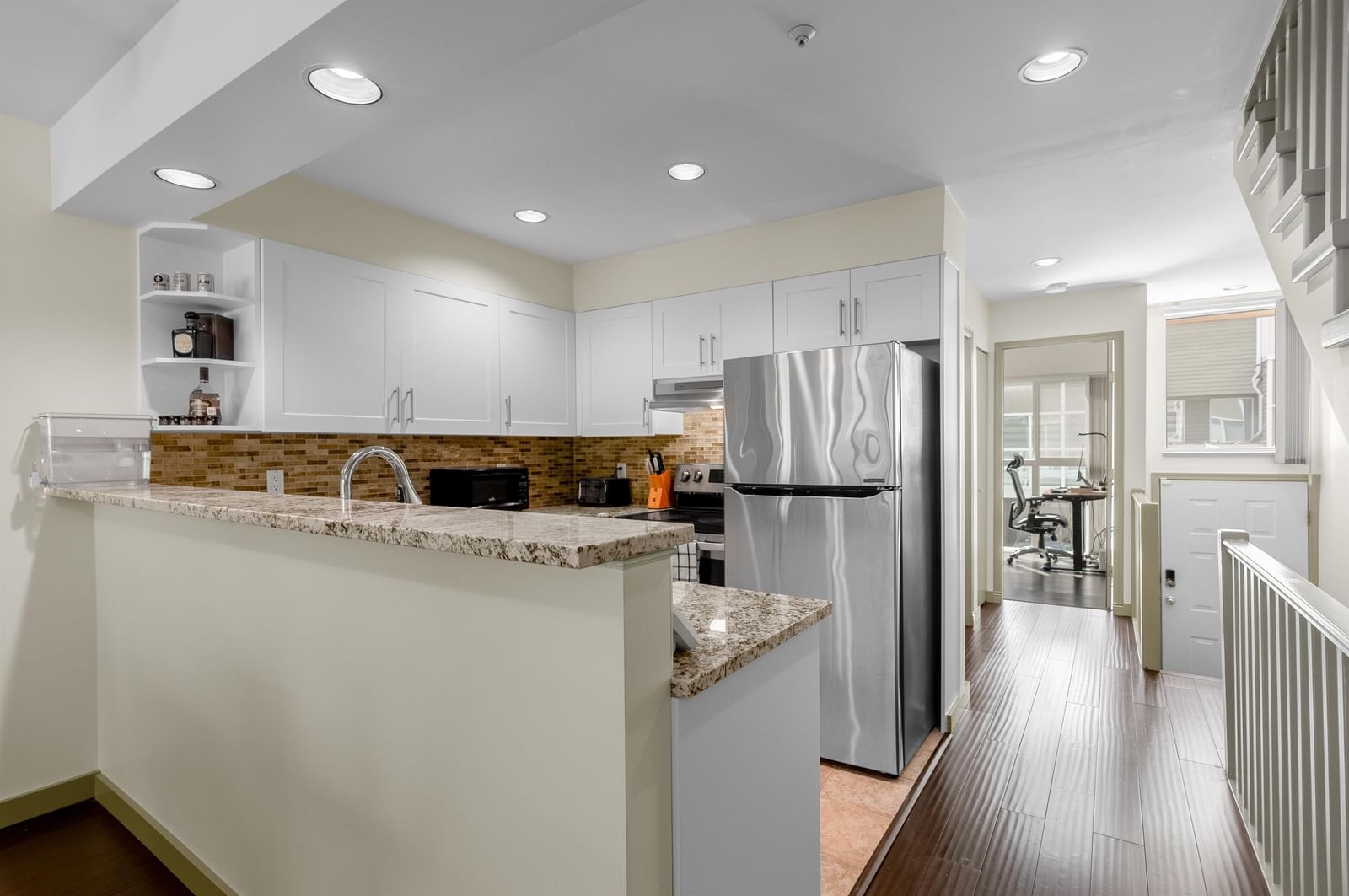 Listing Image 9
