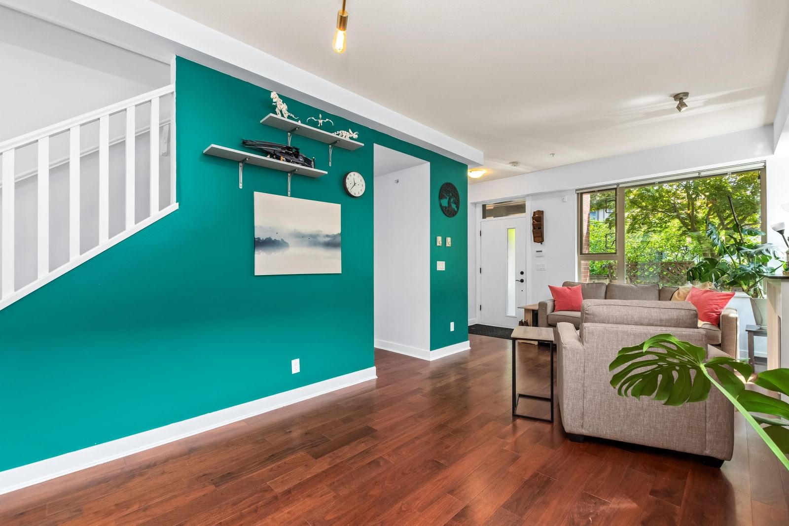 Listing Image 11