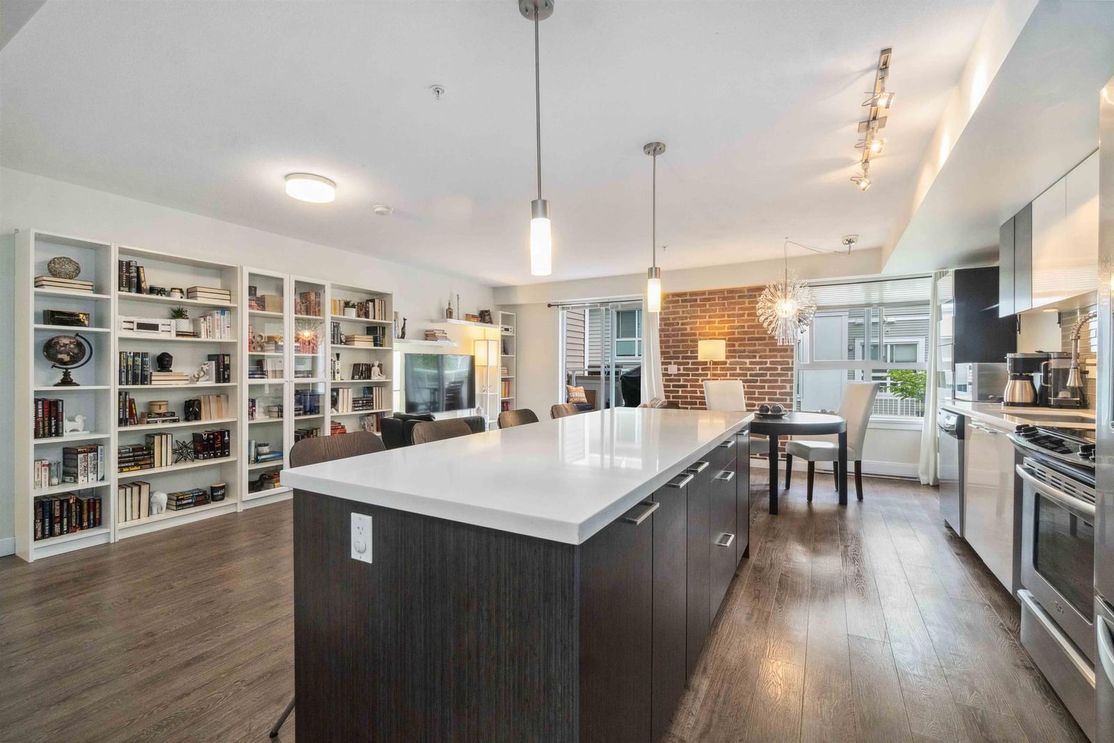 Listing Image 12