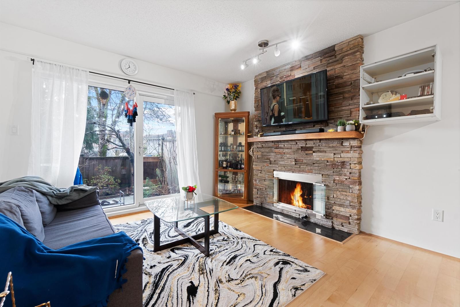 Listing Image 12