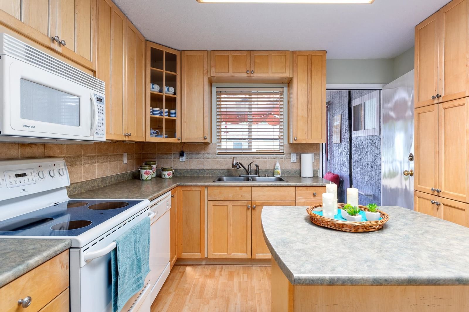 Listing Image 12