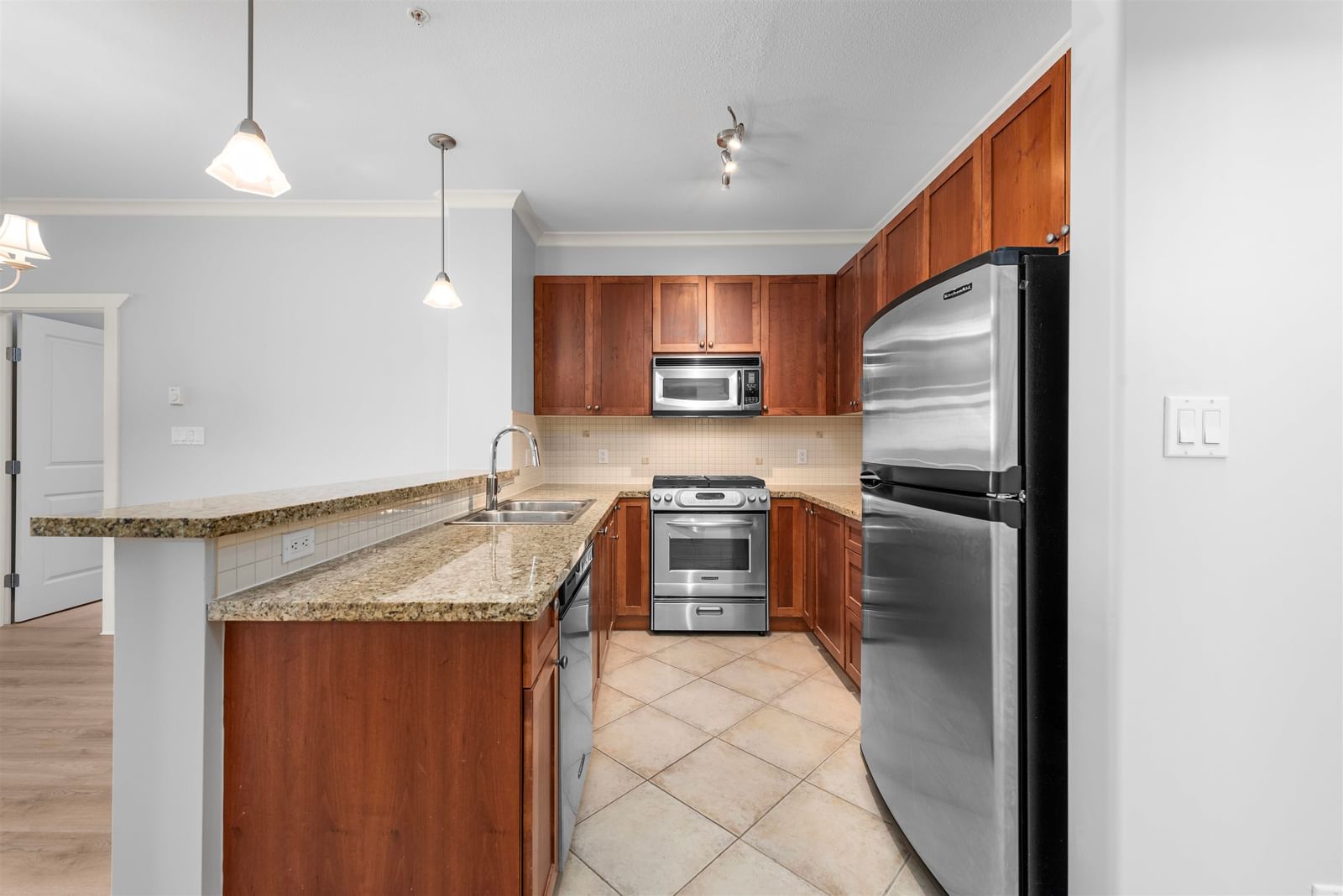 Listing Image 11