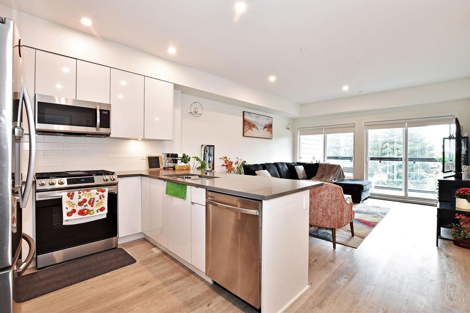 Listing Image 10