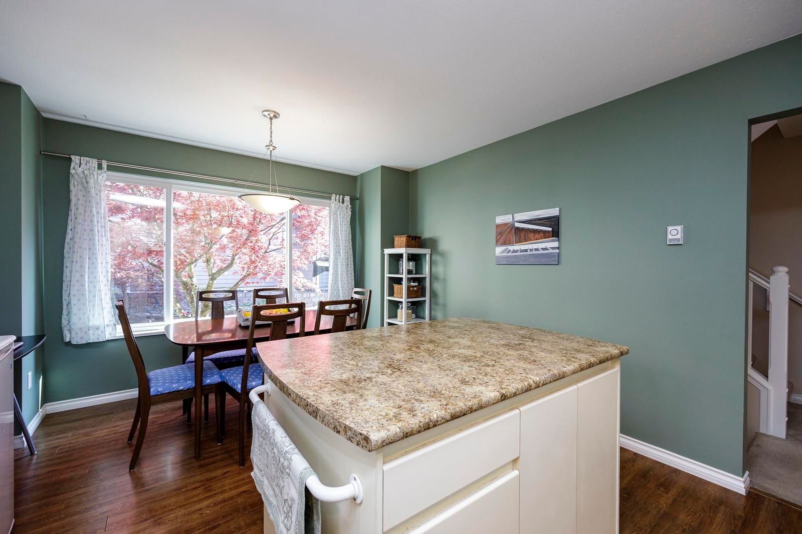 Listing Image 10