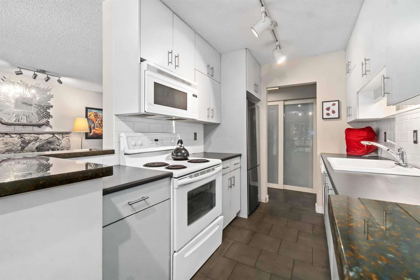 Listing Image 19