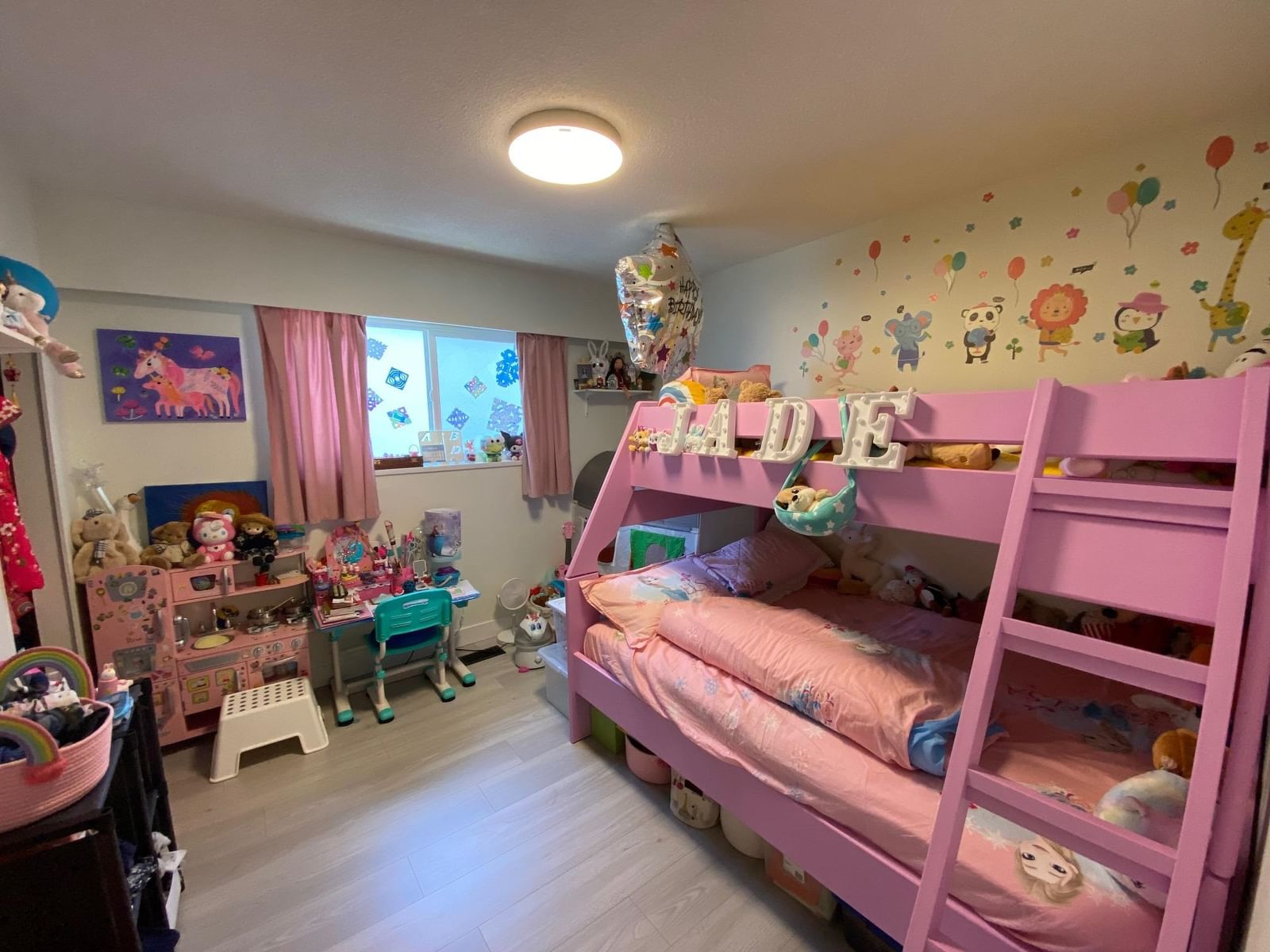 Listing Image 11