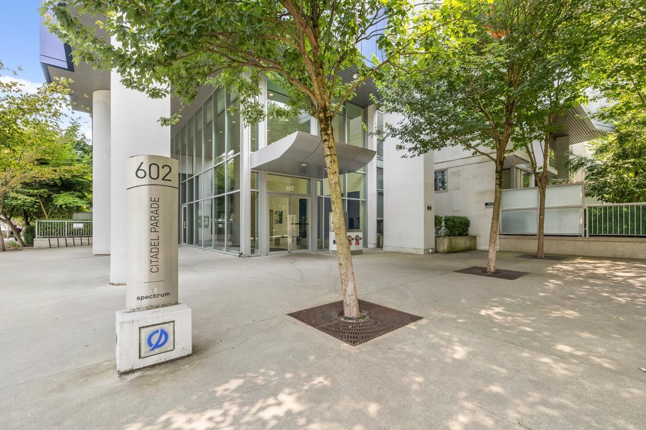 Listing Image 4