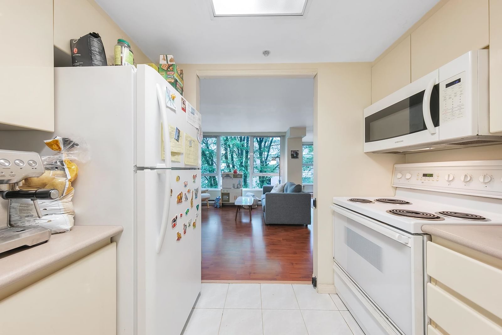 Listing Image 12