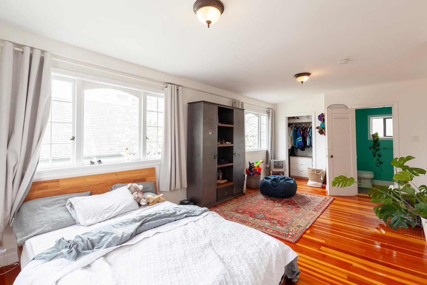 Listing Image 19