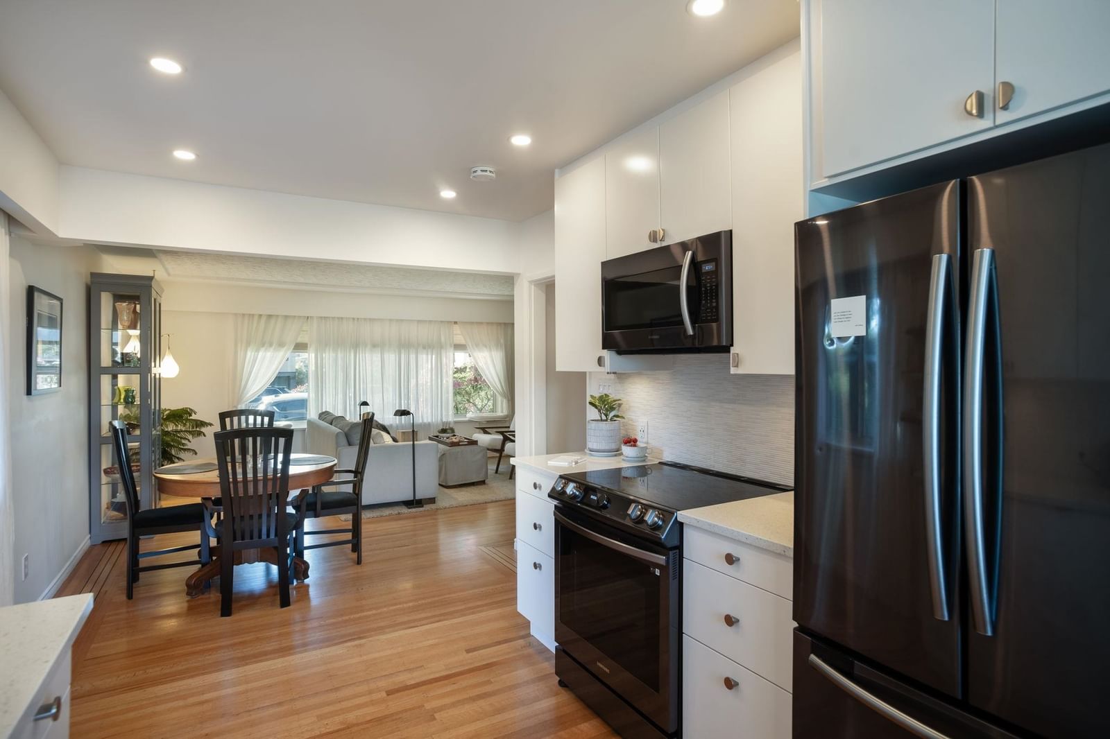 Listing Image 11