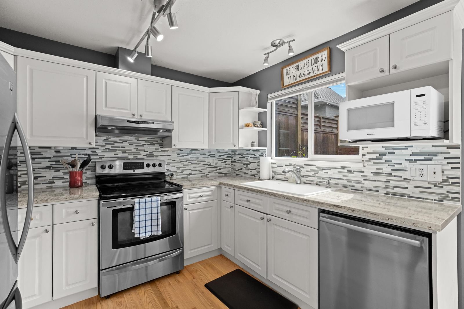 Listing Image 19